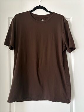 ALO Yoga Men's Chocolate Brown Crew Neck Tee